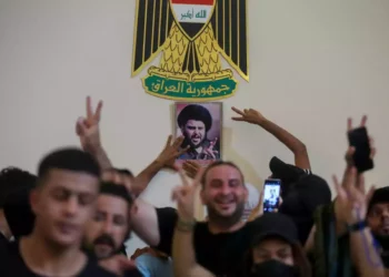 Irak entra en toque de queda nacional mientras los enfrentamientos armados sacuden Bagdad