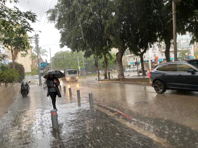 Las lluvias en Israel provocan inundaciones en pleno verano