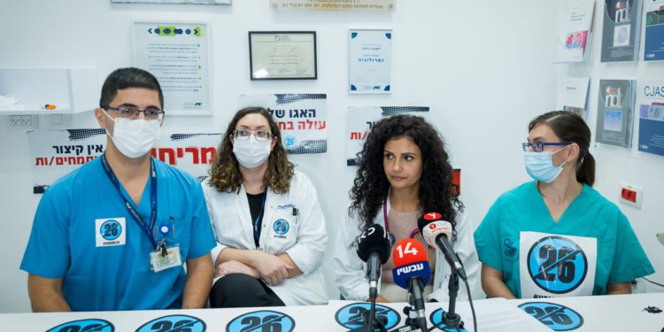 Médicos residentes israelíes rechazan oferta sobre turnos de 21 horas