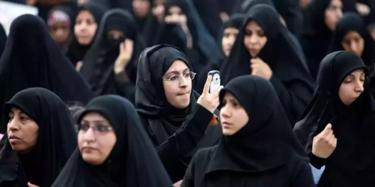 Las mujeres ocupan la mitad de los altos cargos públicos en Bahréin
