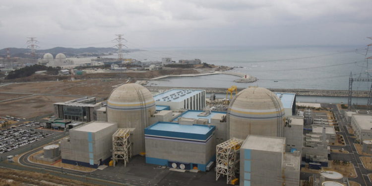 Corea del Sur y Rusia construirán la primera central nuclear de Egipto