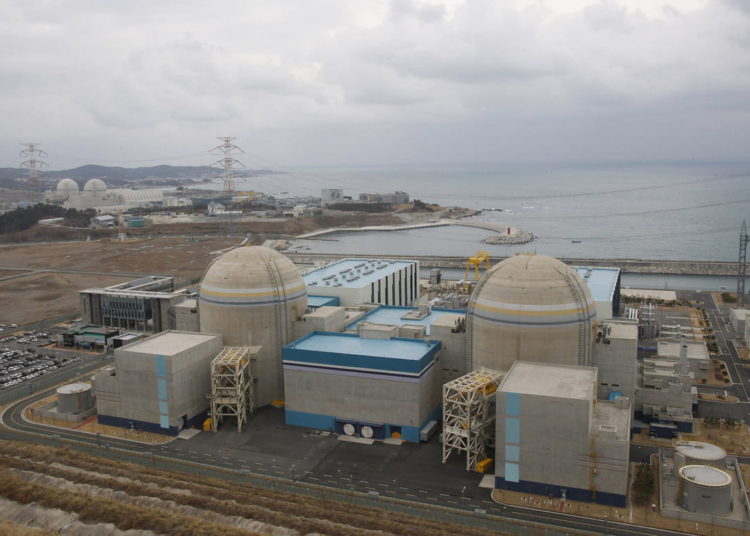 Corea del Sur y Rusia construirán la primera central nuclear de Egipto