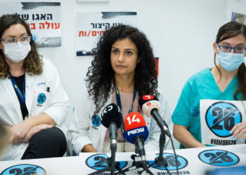 Médicos residentes amenazan con renuncias masivas tras el retraso del plan de reducción de turnos