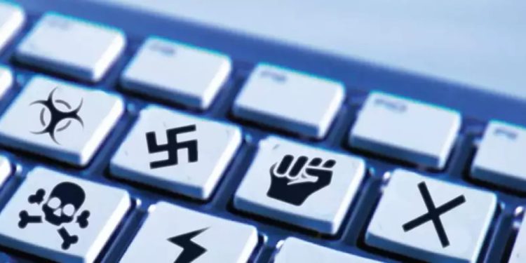 Vuelven a caer volantes antisemitas sobre viviendas en Houston