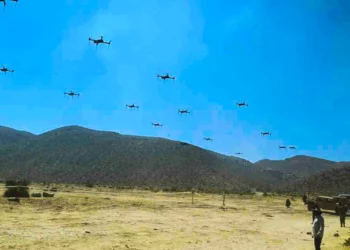 Un enjambre de 40 drones lleva a cabo un ataque simulado con tropas de EE.UU.