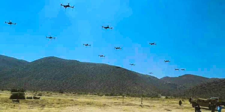 Un enjambre de 40 drones lleva a cabo un ataque simulado con tropas de EE.UU.