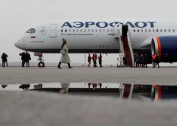 Las aerolíneas rusas se quedan sin pasajes de salida mientras Putin ordena llamar a reservistas