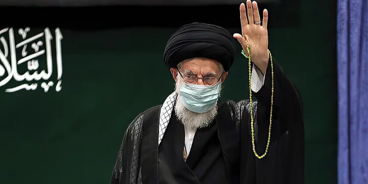 El líder supremo de Irán aparece en público tras informes sobre el deterioro de su salud