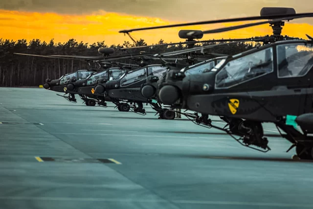 Polonia pide 96 helicópteros Apache a EE.UU. para combinarlos con sus tanques Abrams