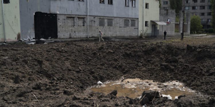 Ucrania: Centra nuclear de Zaporizhzhia fuera de servicio por bombardeos rusos