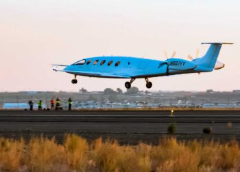 El prototipo de avión eléctrico de una empresa israelí-estadounidense realiza su primer vuelo
