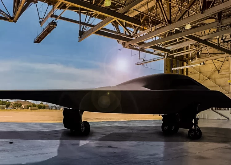 El bombardero furtivo B-21 Raider será presentado en público en diciembre