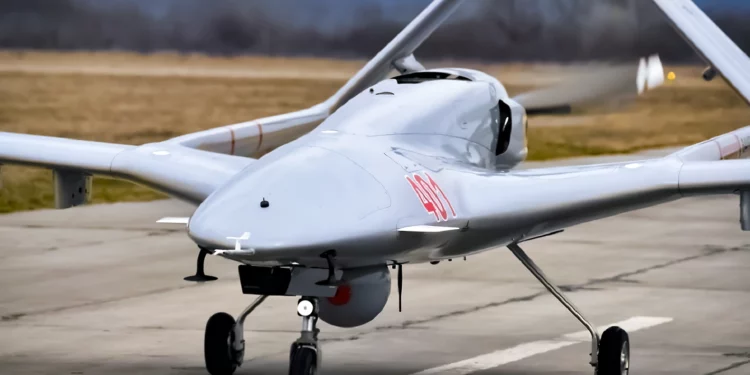 Un dron Bayraktar TB2 de Ucrania destruye un vehículo de combate ruso: Video