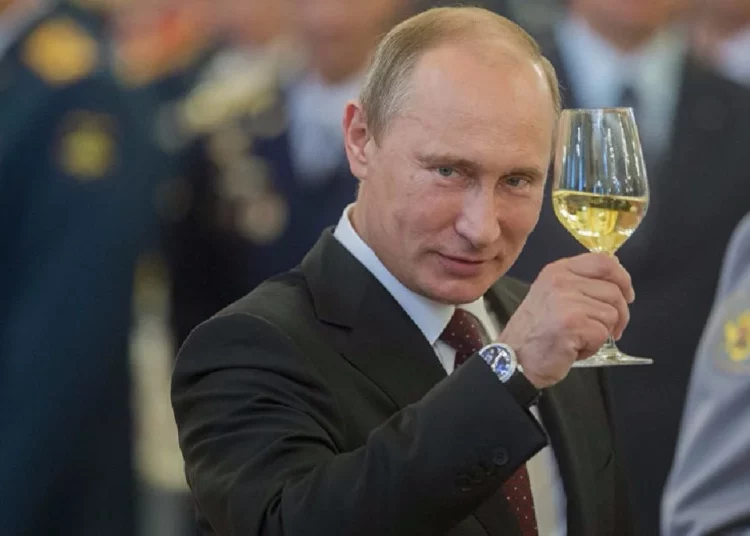 Putin está preocupado por el creciente consumo de alcohol entre la élite rusa