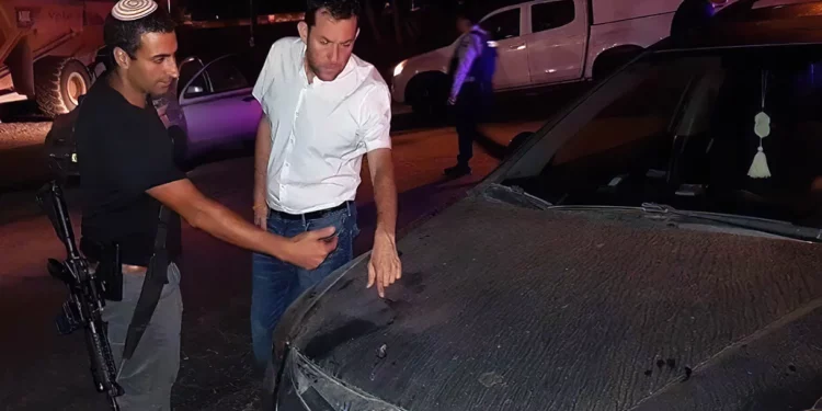 Conductor israelí herido por disparos cerca de ciudad palestina
