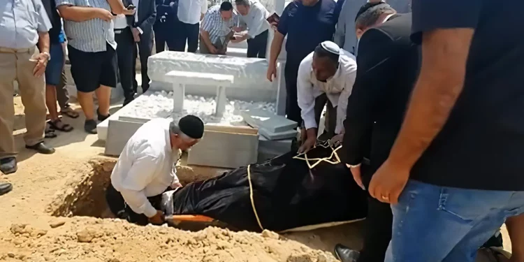 Judío asesinado por su vecino musulmán con un hacha es enterrado en Israel