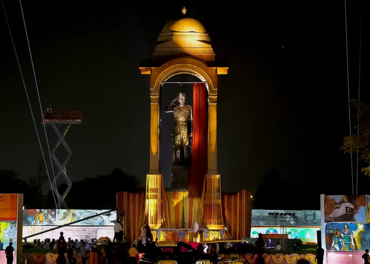 India inaugura una estatua del héroe independentista aliado de los nazis