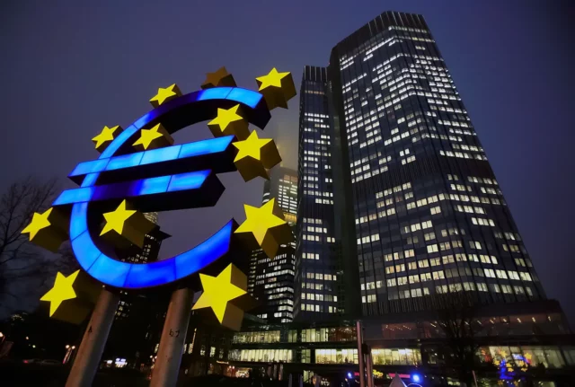 El euro se hunde tras una encuesta empresarial poco favorable