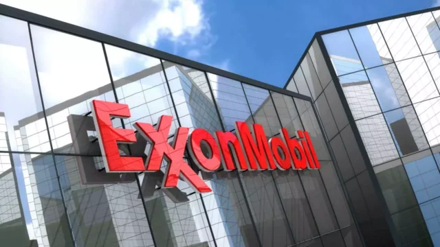 Beneficios de petroleras Exxon y Chevron caen a causa de baja en precios del petróleo