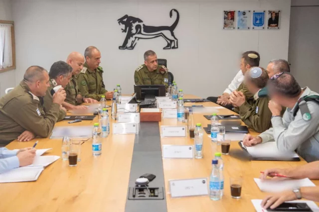 Jefe de las FDI celebra una reunión sobre la ola de violencia en Judea y Samaria