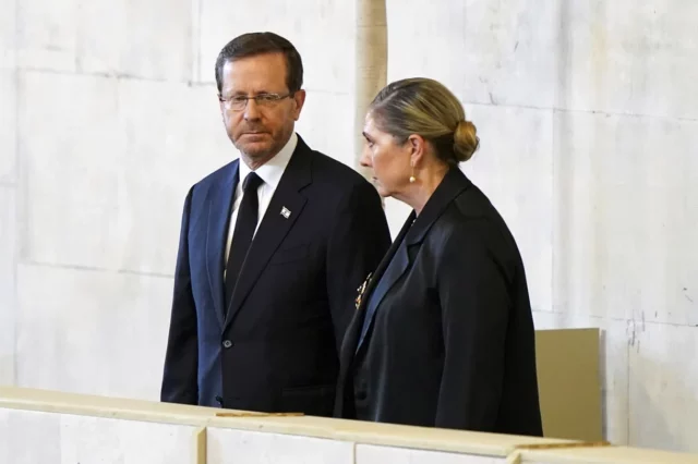El presidente israelí rinde homenaje a la Reina Isabel en Londres