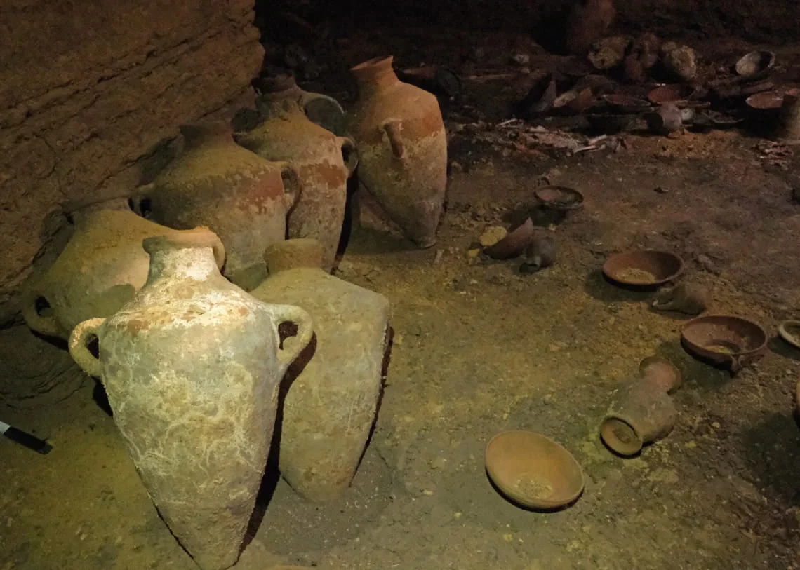 Hallan cueva funeraria de la época de Ramsés II en Israel