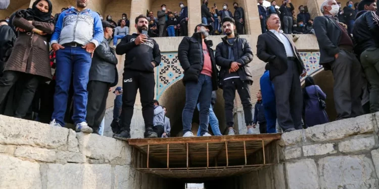 Irán anuncia la detención de 25 personas por protestar por agua el mes pasado