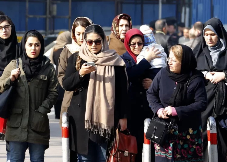 Irán usa tecnología de reconocimiento facial para vigilar uso del Hijab