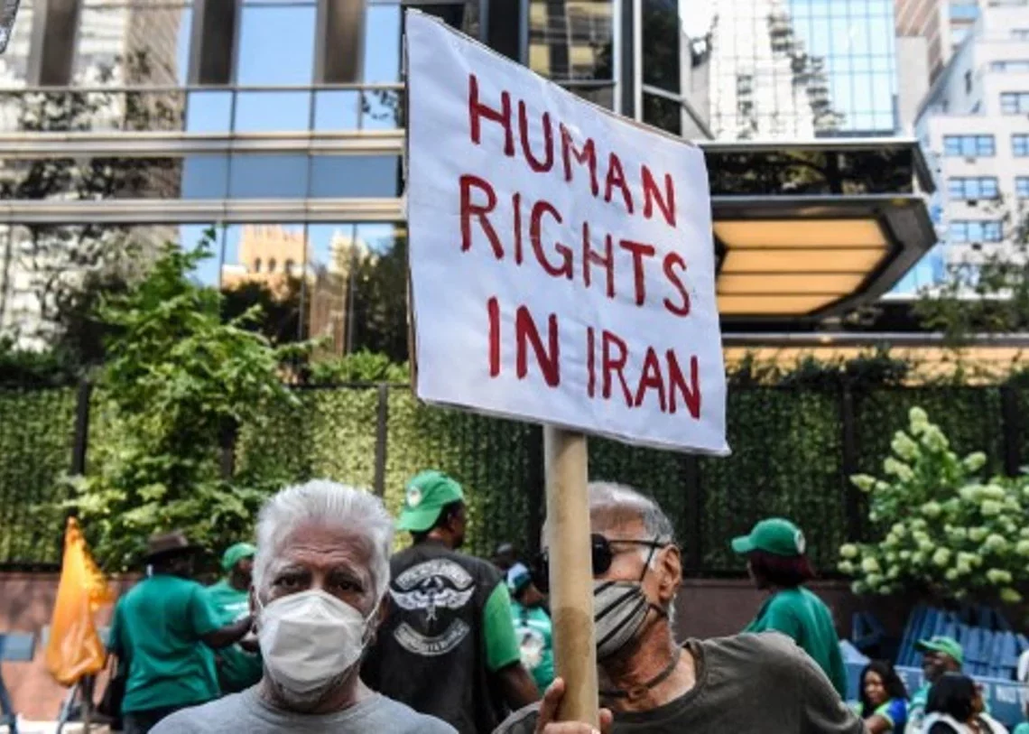 EE.UU. sanciona a la policía de la moralidad iraní por la muerte de una mujer detenida