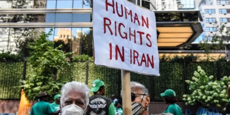 EE.UU. sanciona a la policía de la moralidad iraní por la muerte de una mujer detenida