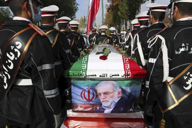 Irán acusa a 14 personas por el asesinato de un importante científico nuclear que se atribuye a Israel