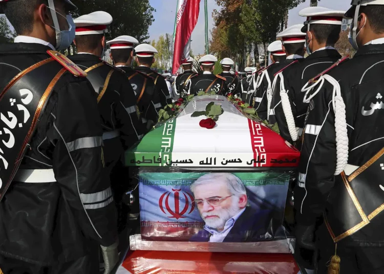 Irán acusa a 14 personas por el asesinato de un importante científico nuclear que se atribuye a Israel