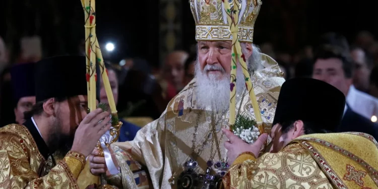 La iglesia ortodoxa rusa absuelve a los soldados rusos que mueren en Ucrania