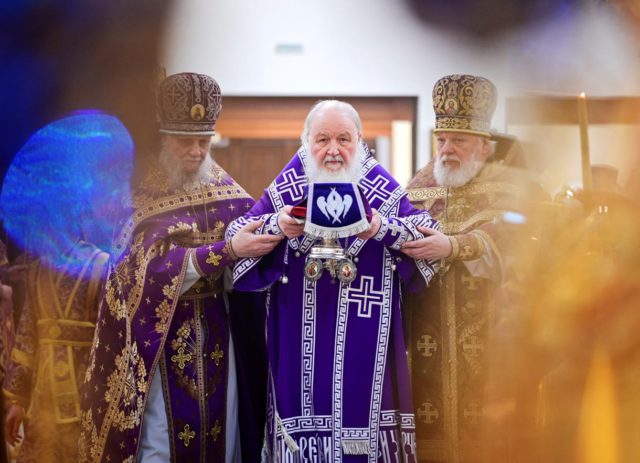 La iglesia ortodoxa rusa absuelve a los soldados rusos que mueren en Ucrania