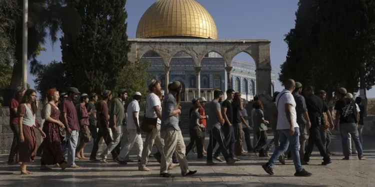 50.000 visitas al año: Los judíos acuden cada vez más al Monte del Templo