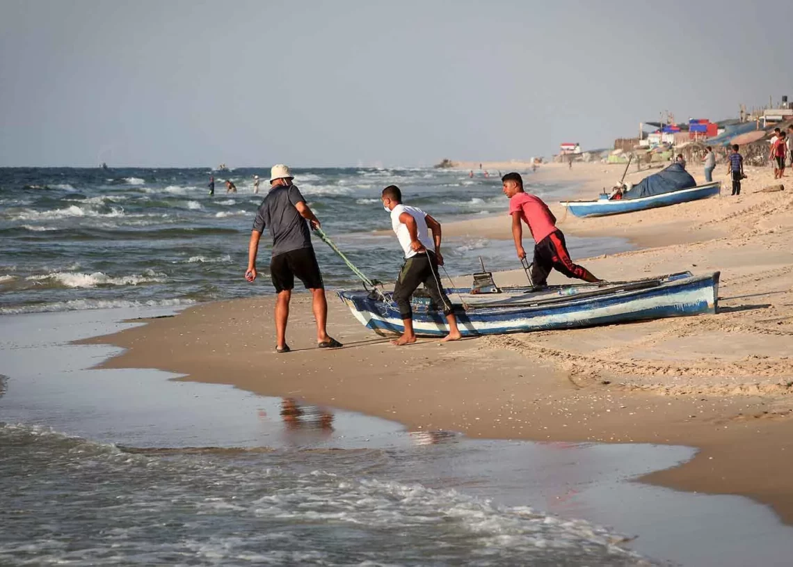 Israel detiene a 4 pescadores de Gaza sospechosos de contrabando