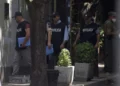 La policía de Albania fuerza las puertas de la embajada iraní y expulsa a los diplomáticos