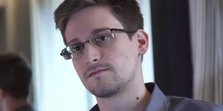 Putin concede la ciudadanía rusa al estadounidense Edward Snowden