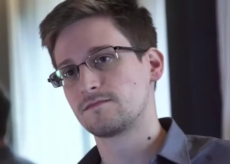 Putin concede la ciudadanía rusa al estadounidense Edward Snowden
