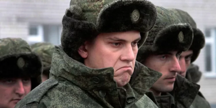 Miles de soldados rusos llaman a la línea directa de rendición ucraniana