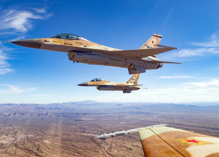 Top Aces entrenan a la USAF con los Advanced Aggressor F-16