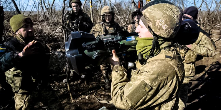 Reino Unido promete mantener el flujo de ayuda militar a Ucrania