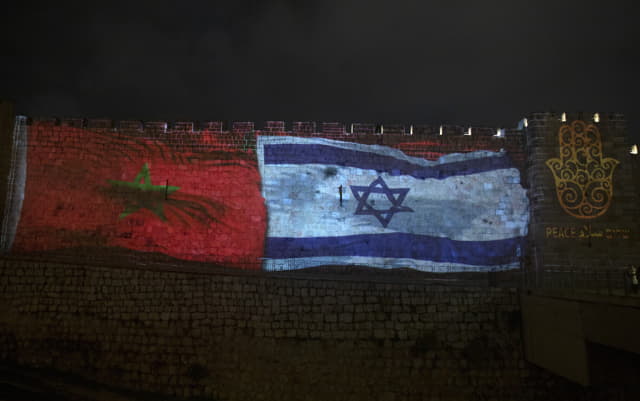 El enviado de Israel a Marruecos dice que una disputa personal provocó las acusaciones que forzaron su destitución