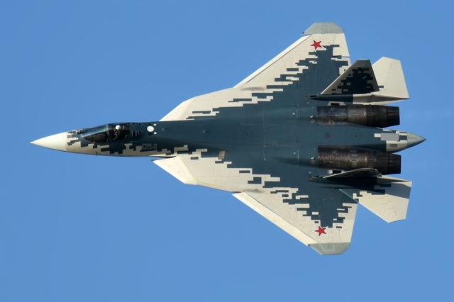 ¿Es el Su-57 ruso mejor que los cazas F-22 y F-35?