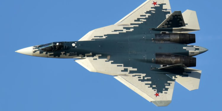 ¿Es el Su-57 ruso mejor que los cazas F-22 y F-35?