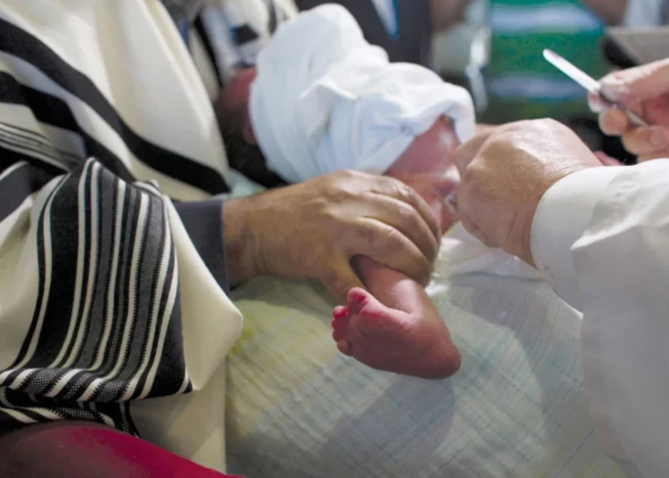 Bebé israelí requiere una compleja intervención quirúrgica tras una circuncisión que salió mal
