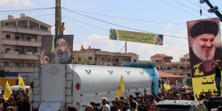 Israel acusa a Irán de intentar “comprar” Líbano mediante combustible a través de Hezbolá