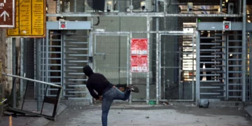 Las FDI prueban un arma de dispersión de disturbios por control remoto en Hebrón