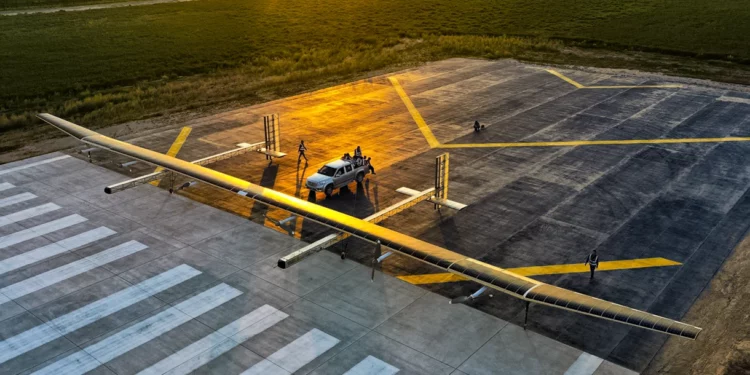 China presenta un dron que funciona con energía solar y puede usarse como satélite