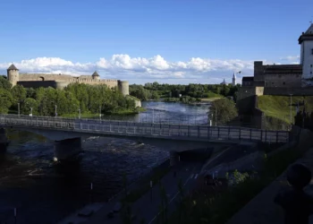 Cuatro países fronterizos con Rusia restringirán la entrada a los rusos